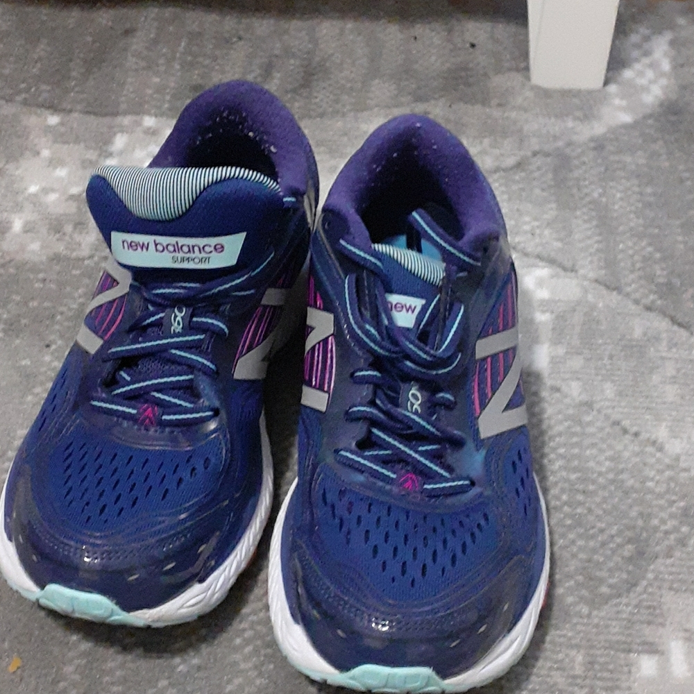 New balance tennis shoes